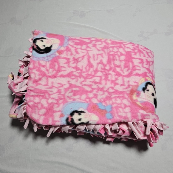 homemade hand tied pink Snow White baby throw blanket  approx. 52" by 60" - Picture 15 of 15